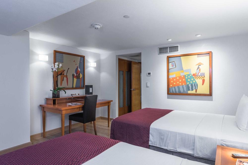 Eurostars Zona Rosa Suites Мехико Экстерьер фото A room at the hotel