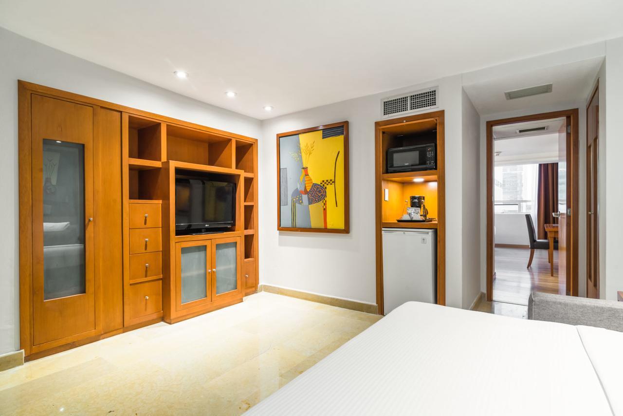 Eurostars Zona Rosa Suites Мехико Экстерьер фото A room at the hotel