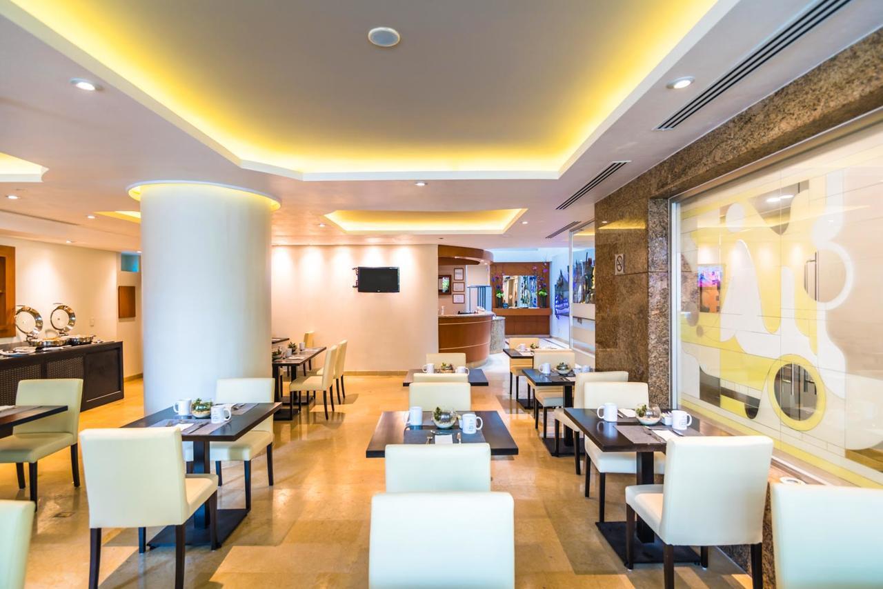 Eurostars Zona Rosa Suites Мехико Экстерьер фото The lounge at the airport