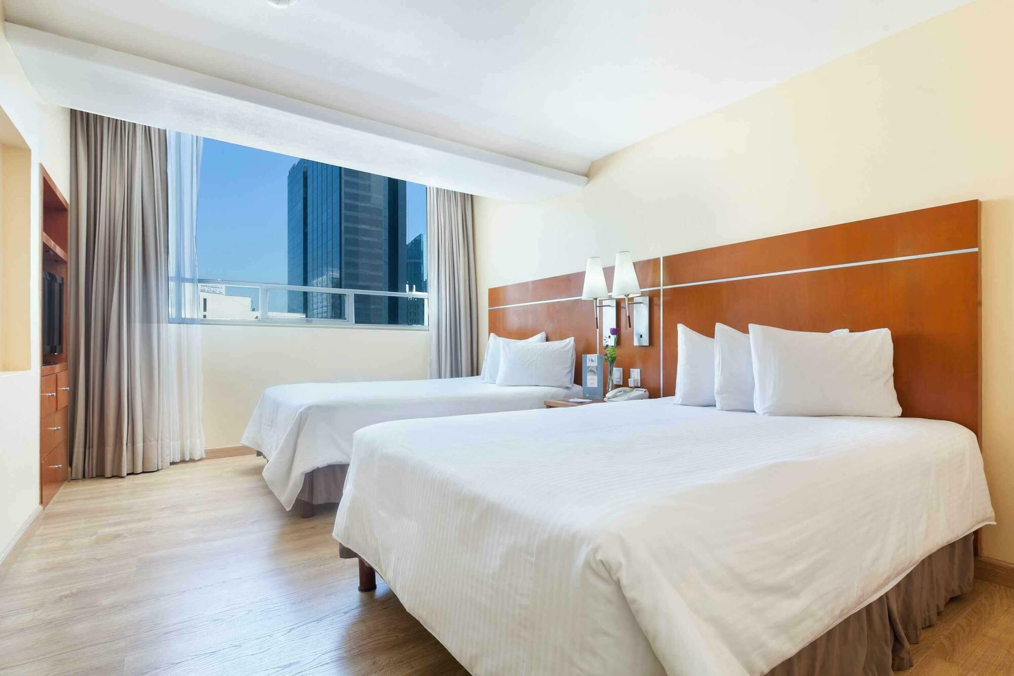Eurostars Zona Rosa Suites Мехико Экстерьер фото A room at the hotel