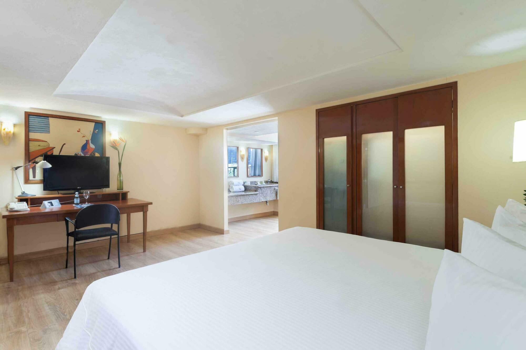 Eurostars Zona Rosa Suites Мехико Номер фото Suite